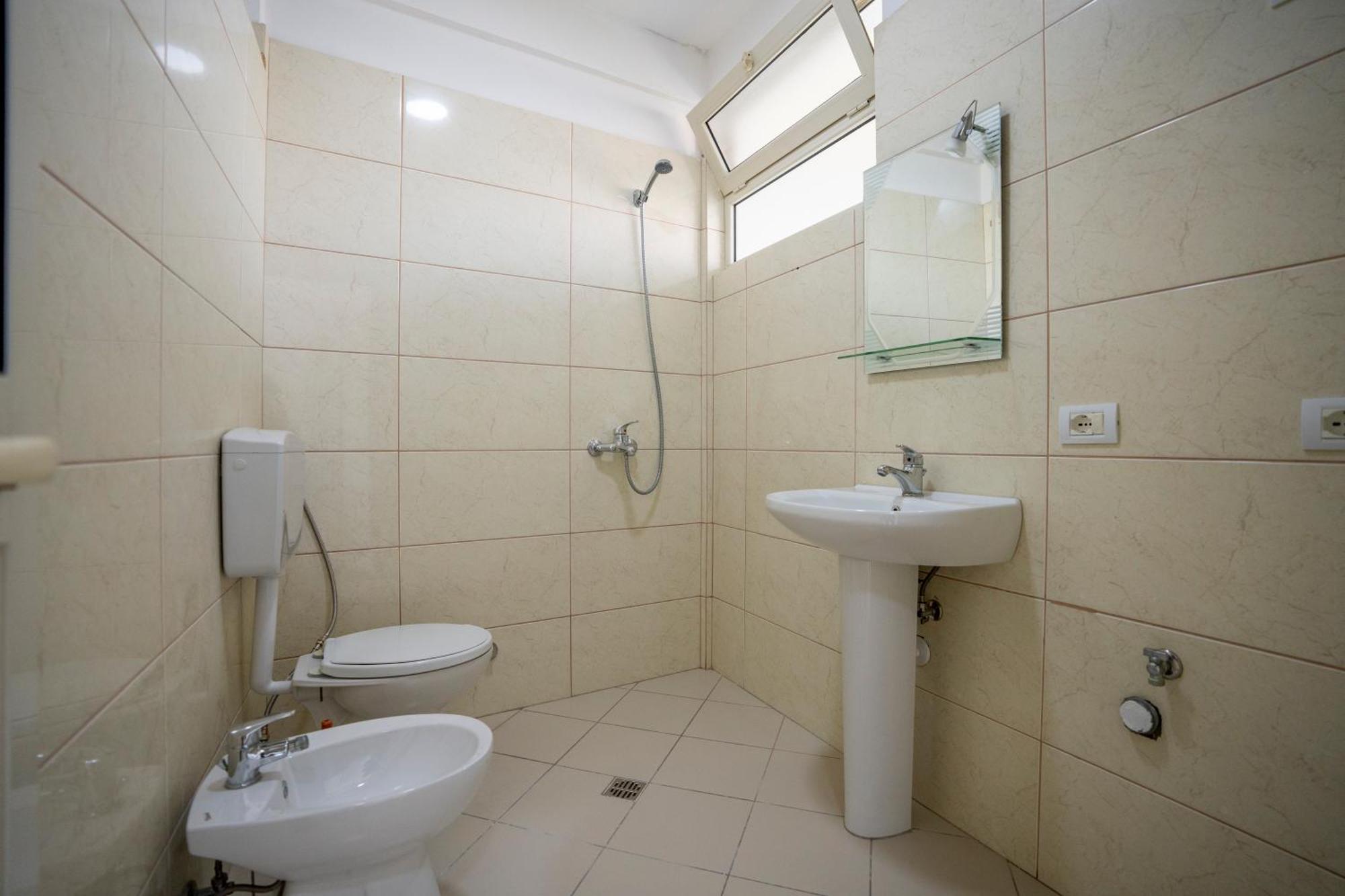 Golden Sleep Hostel Shkoder Luaran gambar
